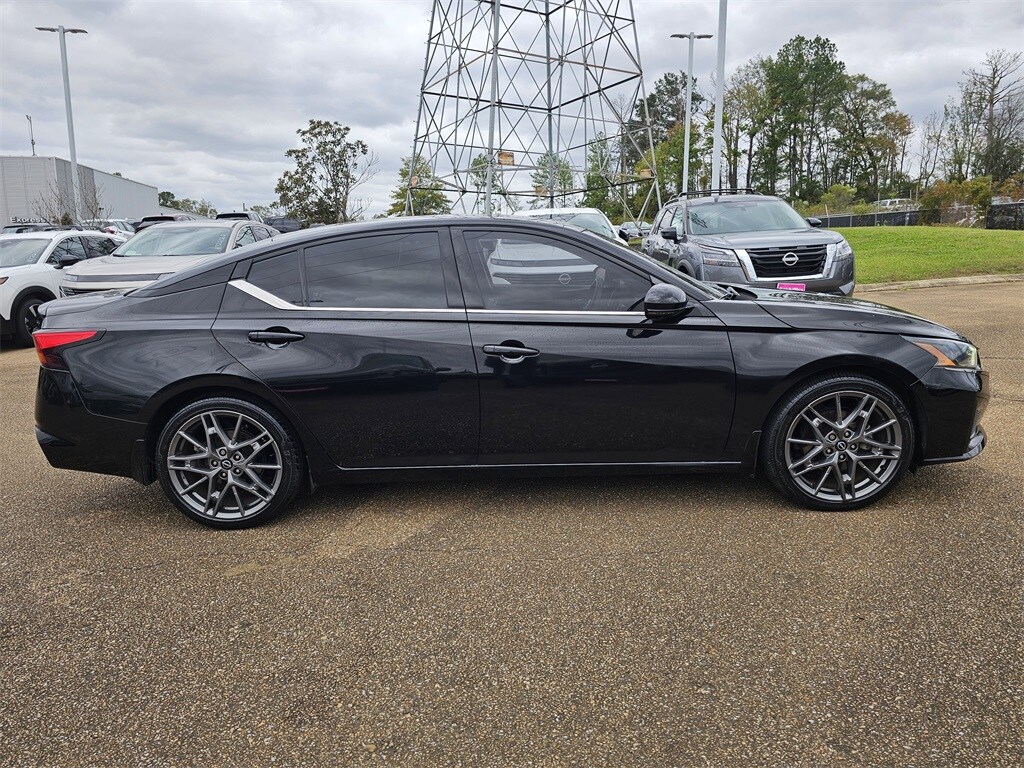 2023 Nissan Altima SR VC-Turbo photo 3