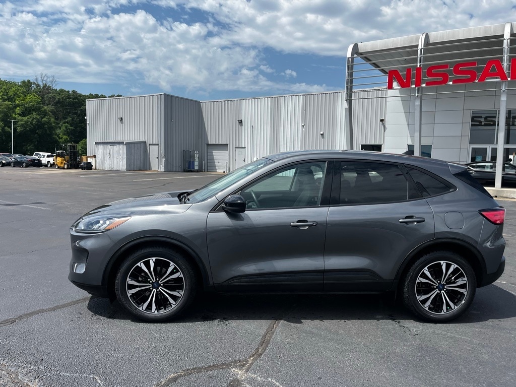 Used 2022 Ford Escape SE with VIN 1FMCU0G60NUA01690 for sale in Greenwood, MS