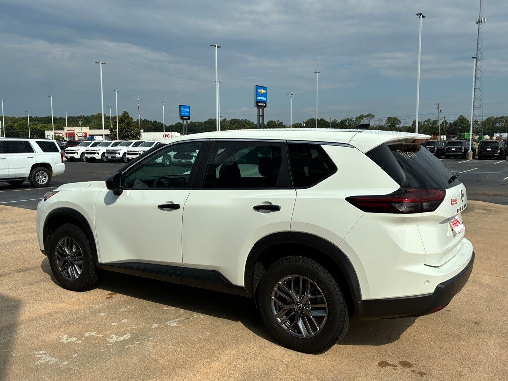 2024 Nissan Rogue S photo 2
