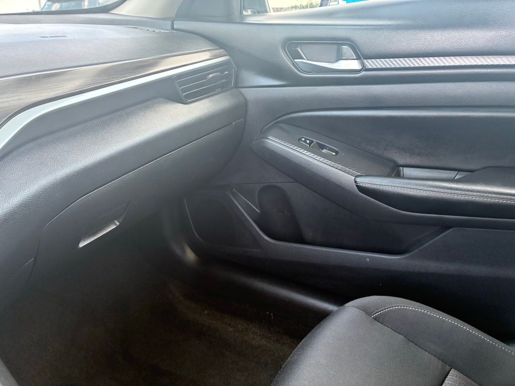2025 Nissan Altima SV - Photo 11