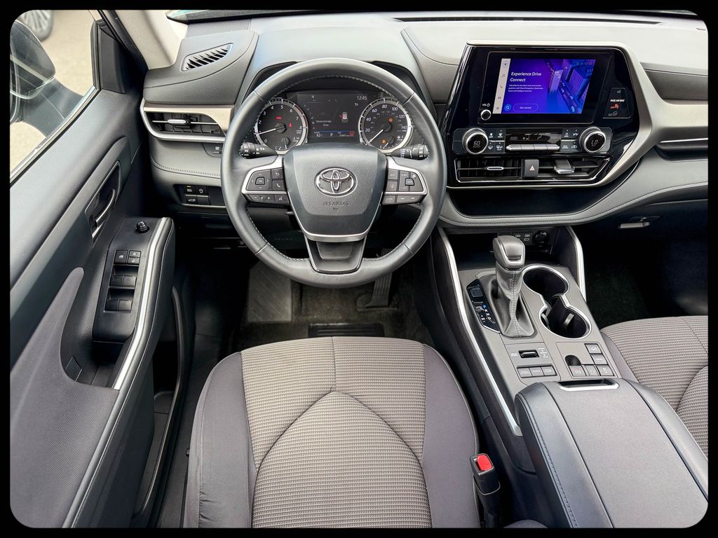 2024 Toyota Highlander LE - Photo 20