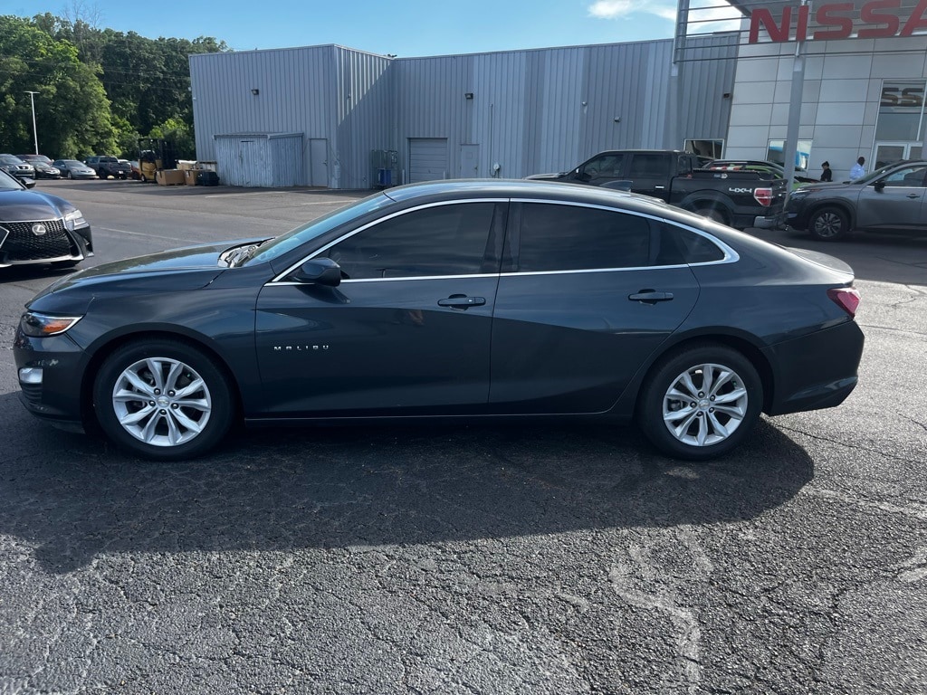 Used 2020 Chevrolet Malibu 1LT with VIN 1G1ZD5ST4LF084978 for sale in Greenwood, MS