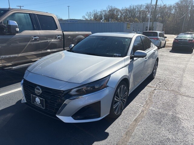 2023 Nissan Altima 2.5 SL photo 2
