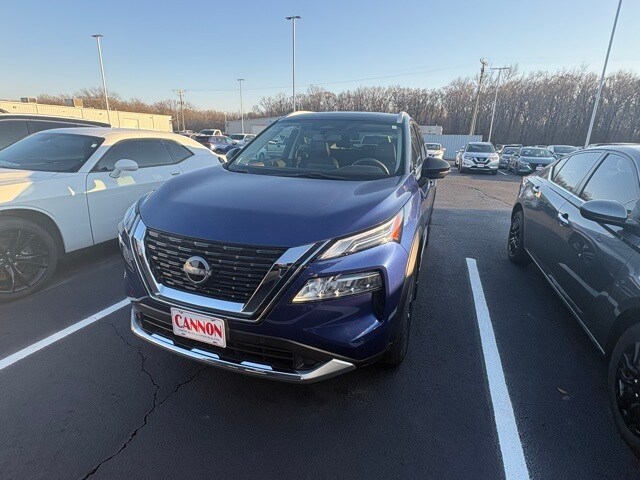 2023 Nissan Rogue Platinum photo 2