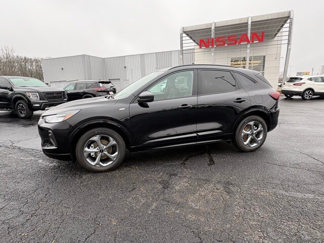 2024 Ford Escape ST-Line photo 2
