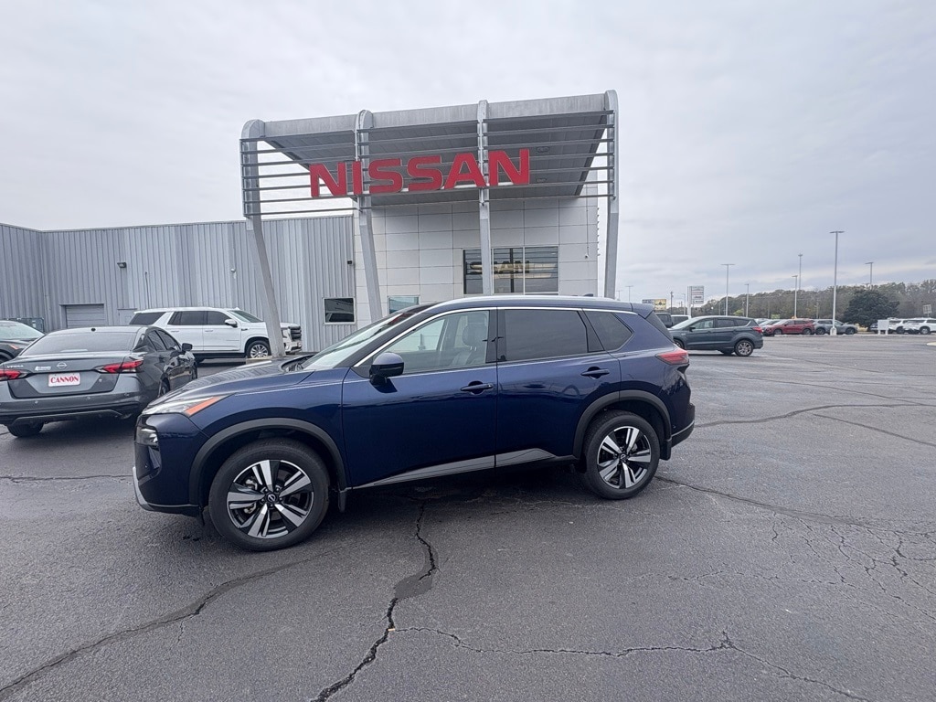 2025 Nissan Rogue SL's photo