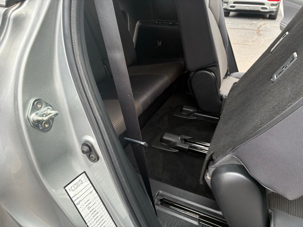 2023 Toyota Highlander L - Photo 16