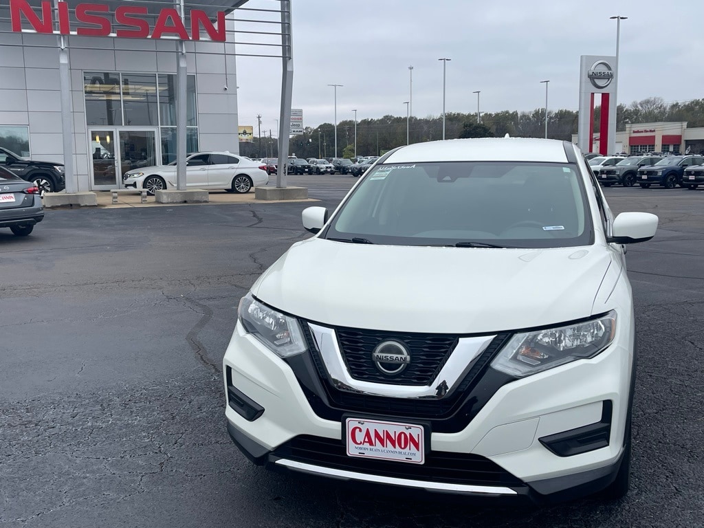 2020 Nissan Rogue S's photo