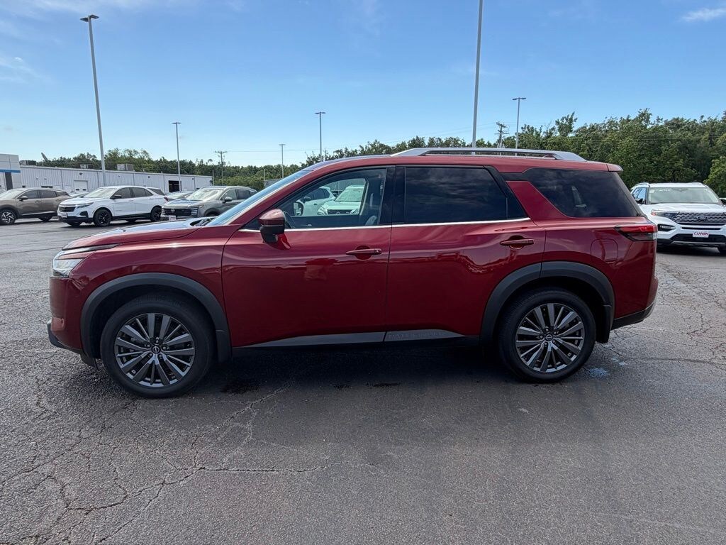 Used 2024 Nissan Pathfinder SL SUV