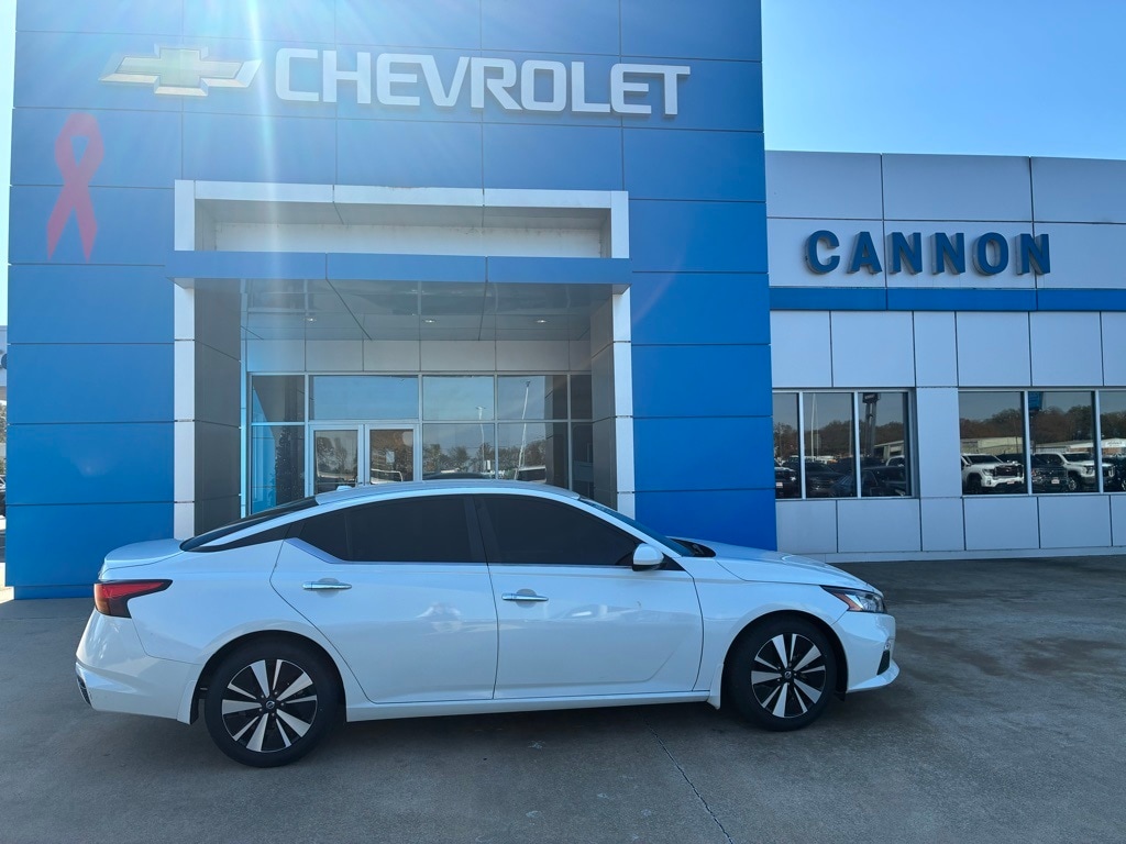 Used 2021 Nissan Altima 2.5 SV Sedan