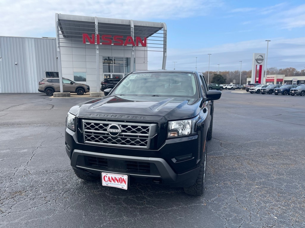 2022 Nissan Frontier SV's photo