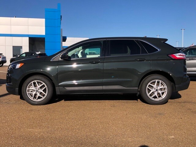 2024 Ford Edge SEL photo 2
