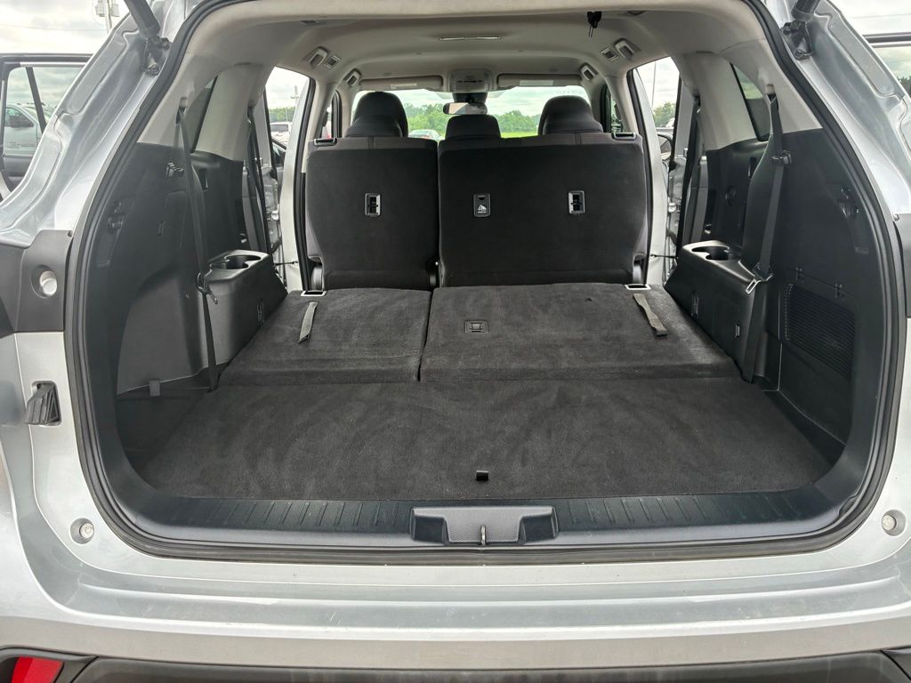 2023 Toyota Highlander L - Photo 17
