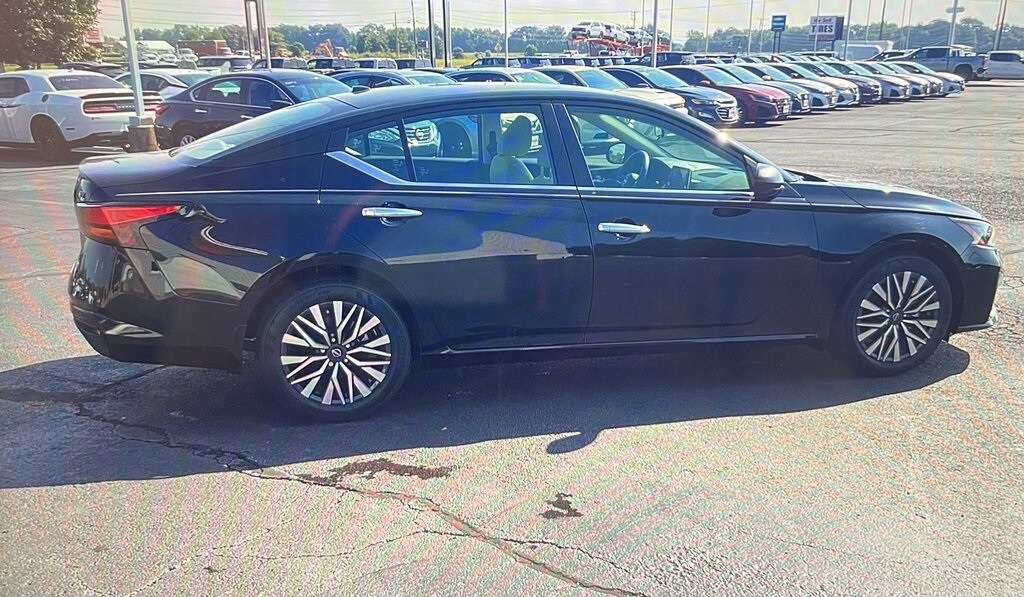 2024 Nissan Altima 2.5 SV photo 4