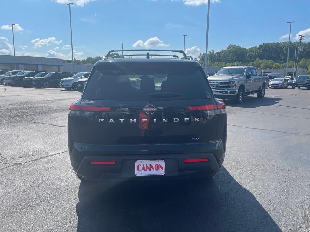 2022 Nissan Pathfinder SV photo 3