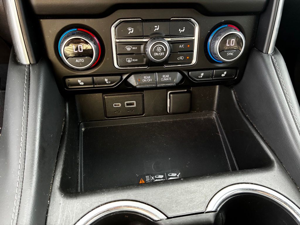 2022 Chevrolet Suburban Z71 - Photo 14