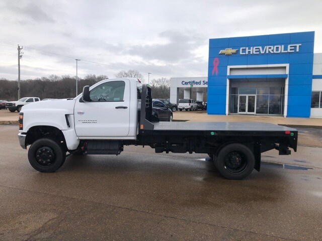 2022 Chevrolet Silverado 5500HD Work Truck photo 2