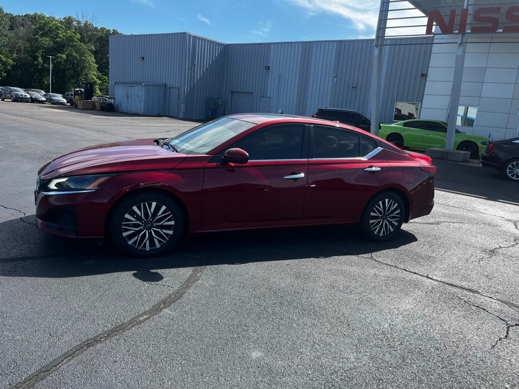 Used 2023 Nissan Altima SV with VIN 1N4BL4DV6PN396161 for sale in Greenwood, MS