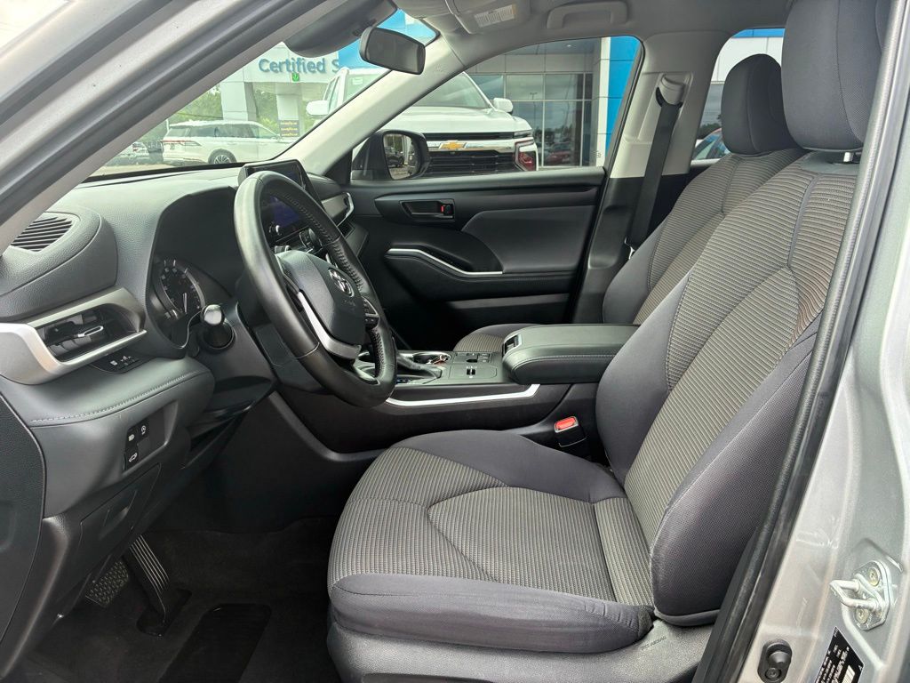 2023 Toyota Highlander L - Photo 8