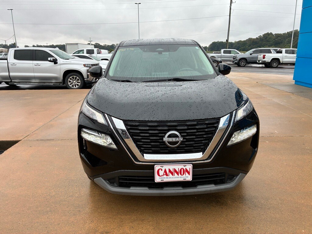 2023 Nissan Rogue SV photo 2