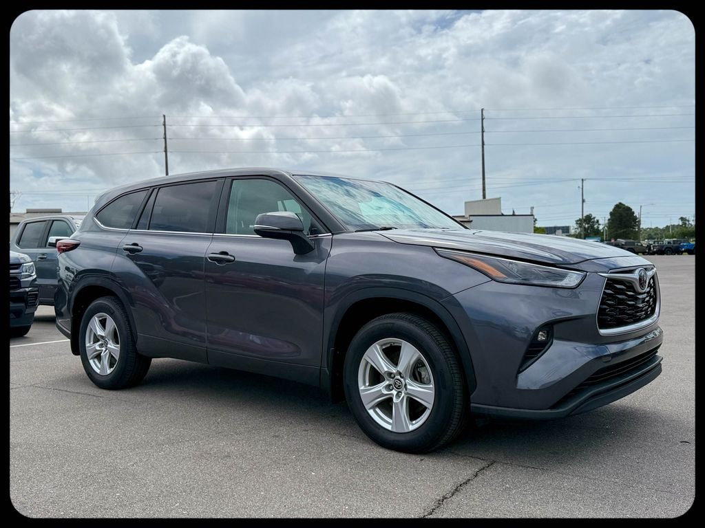 Used 2024 Toyota Highlander LE SUV