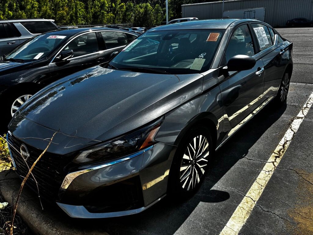Used 2025 Nissan Altima SV Sedan