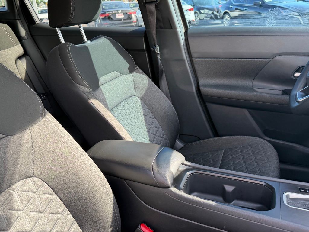 2025 Nissan Kicks SV - Photo 16