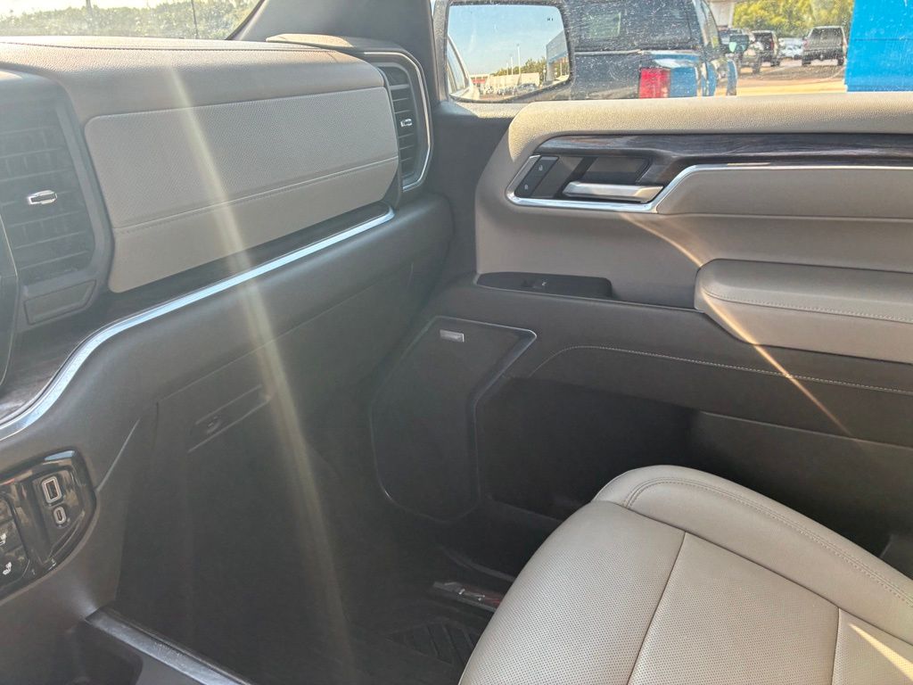 2023 Chevrolet Silverado 1500 LTZ - Photo 17