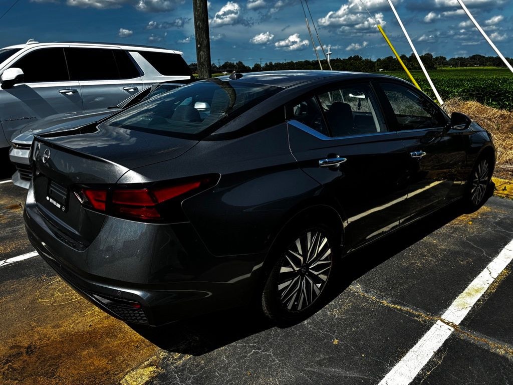 Used 2025 Nissan Altima SV Sedan