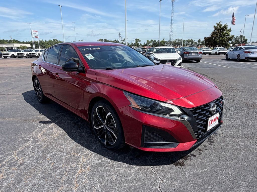 2023 Nissan Altima SR - Photo 8