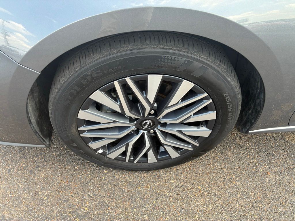 2025 Nissan Altima SV - Photo 6