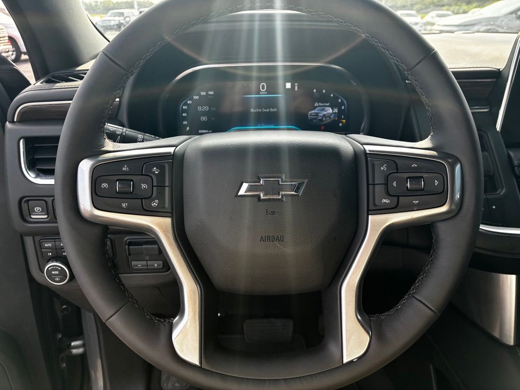 2022 Chevrolet Suburban Z71 - Photo 11