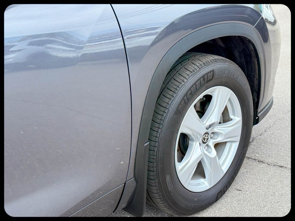 Used 2024 Toyota Highlander LE SUV