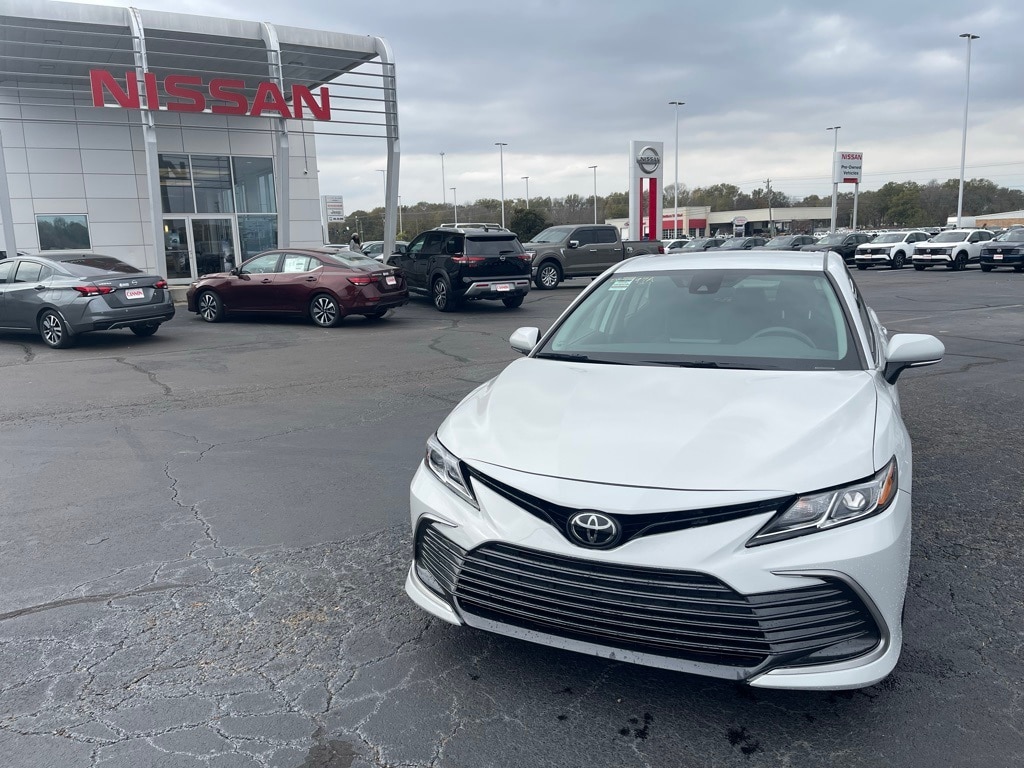 2023 Toyota Camry LE's photo