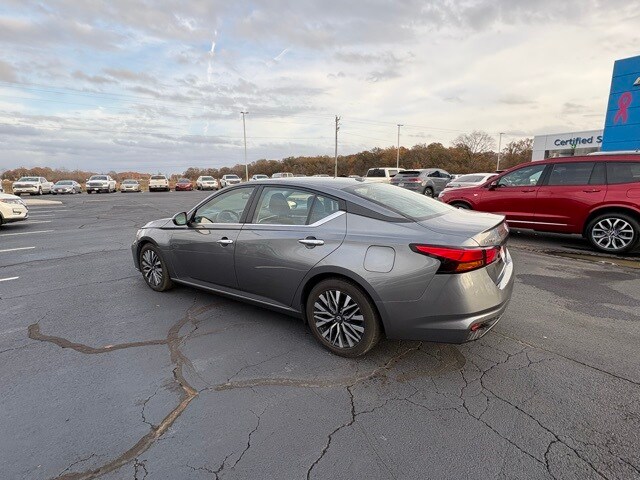 2023 Nissan Altima 2.5 SV photo 3