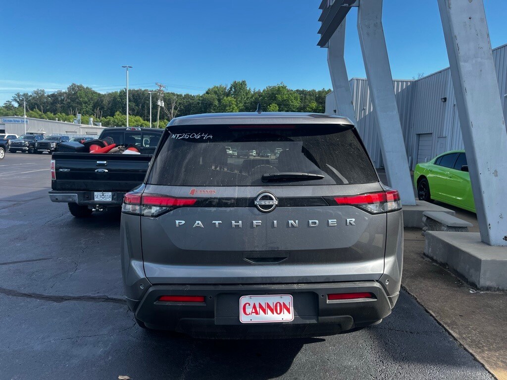 2024 Nissan Pathfinder S photo 3