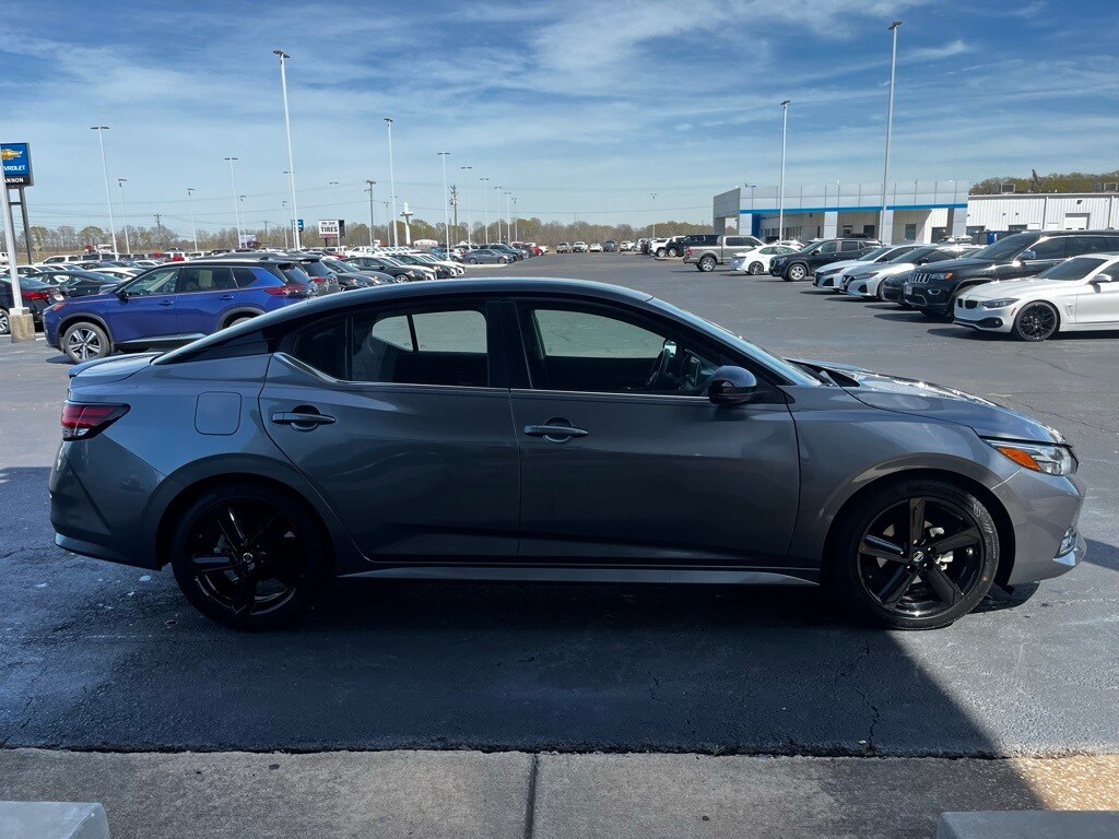 2023 Nissan Sentra SR photo 2