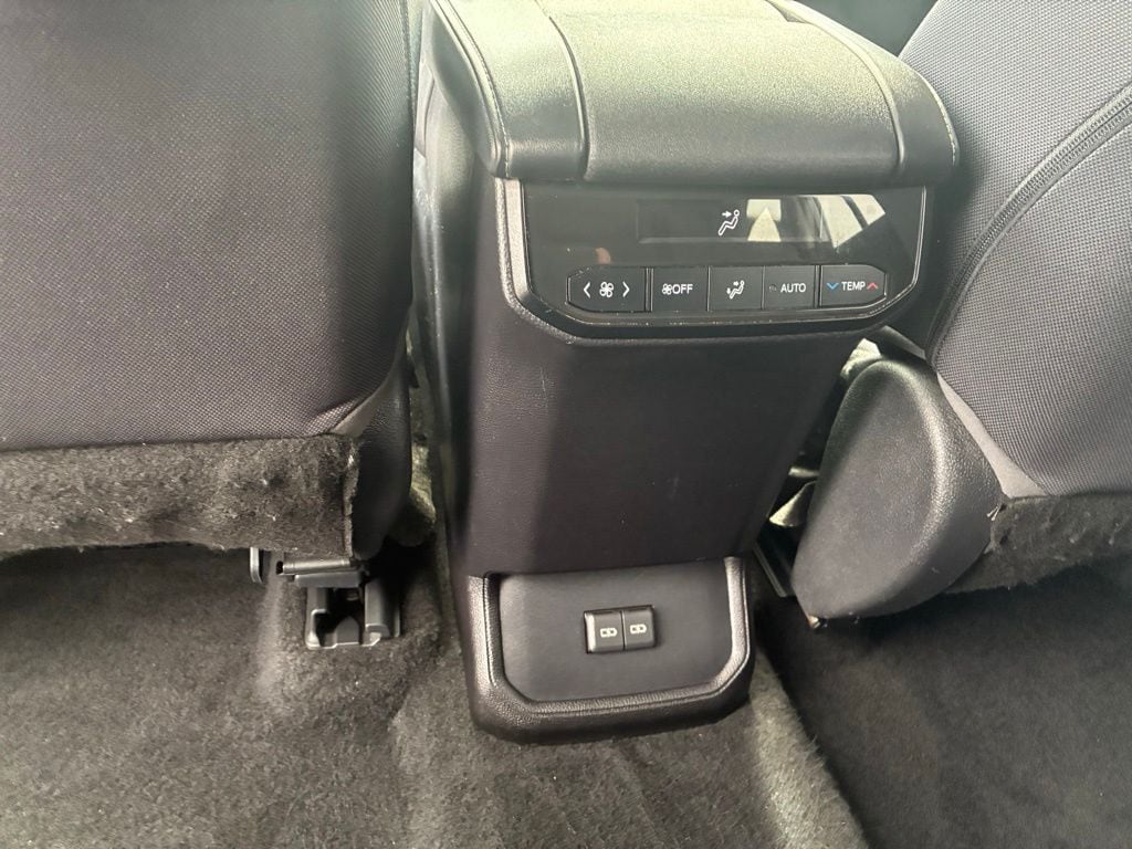 2023 Toyota Highlander L - Photo 13