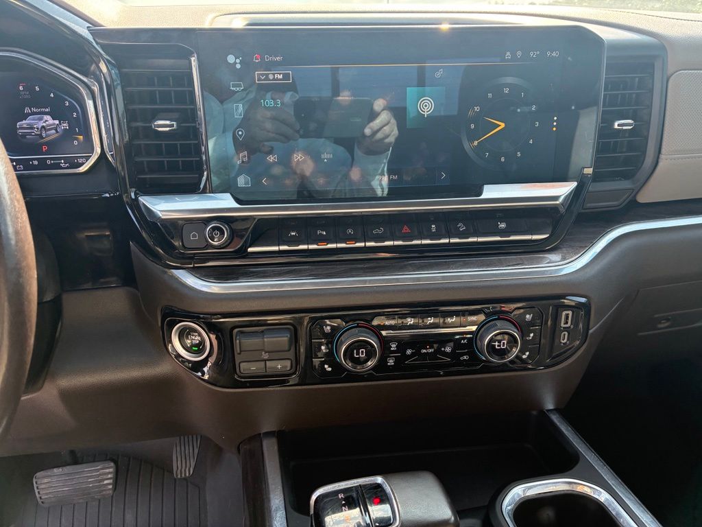 2023 Chevrolet Silverado 1500 LTZ - Photo 16