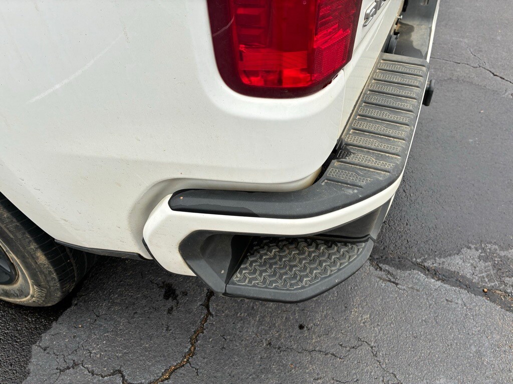 2023 Chevrolet Silverado 1500 Custom photo 3