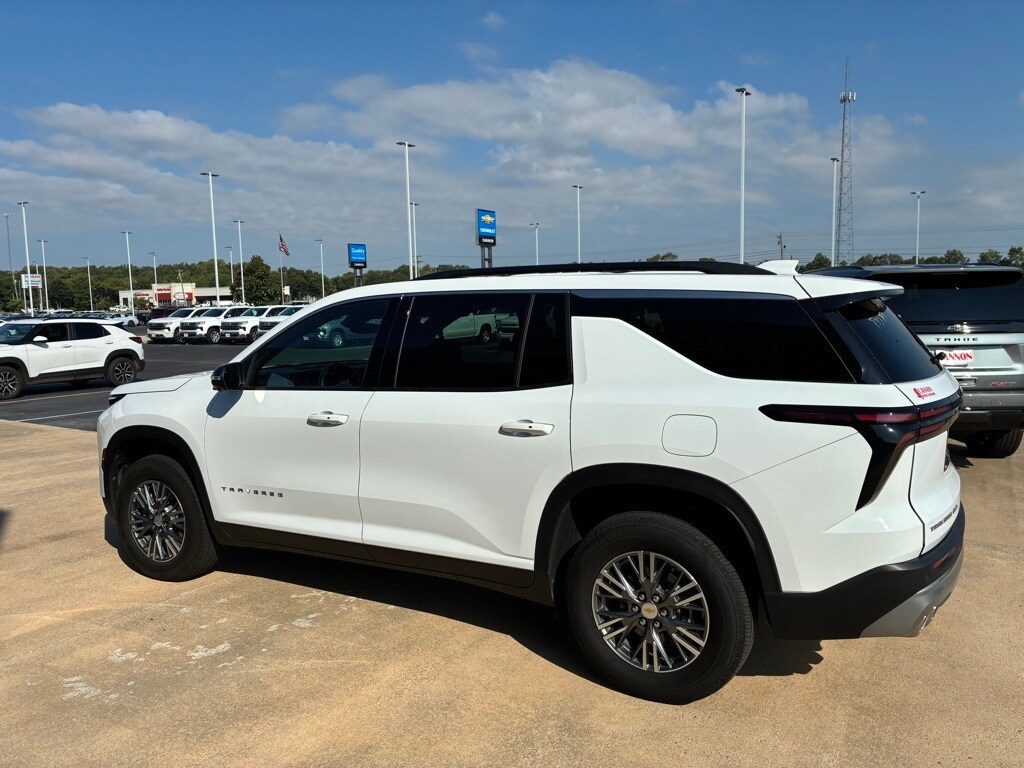 2024 Chevrolet Traverse photo 2