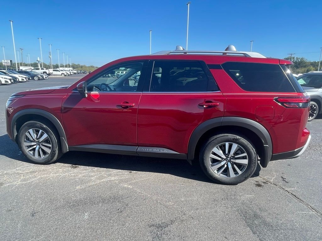 Used 2024 Nissan Pathfinder SL SUV