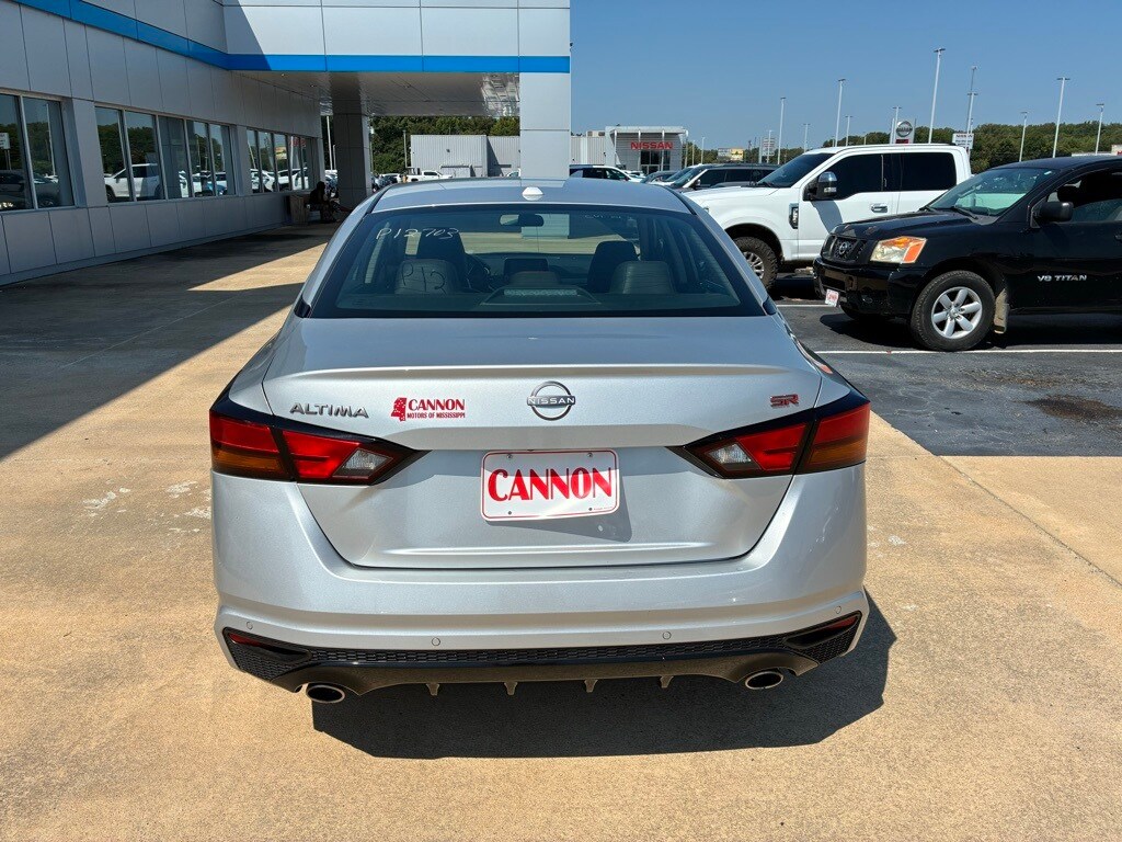 2024 Nissan Altima 2.5 SR photo 2