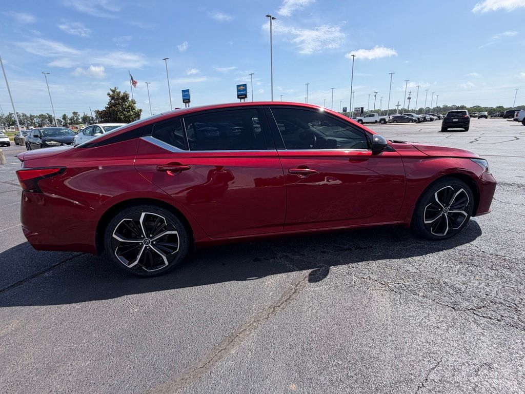 2023 Nissan Altima SR - Photo 7