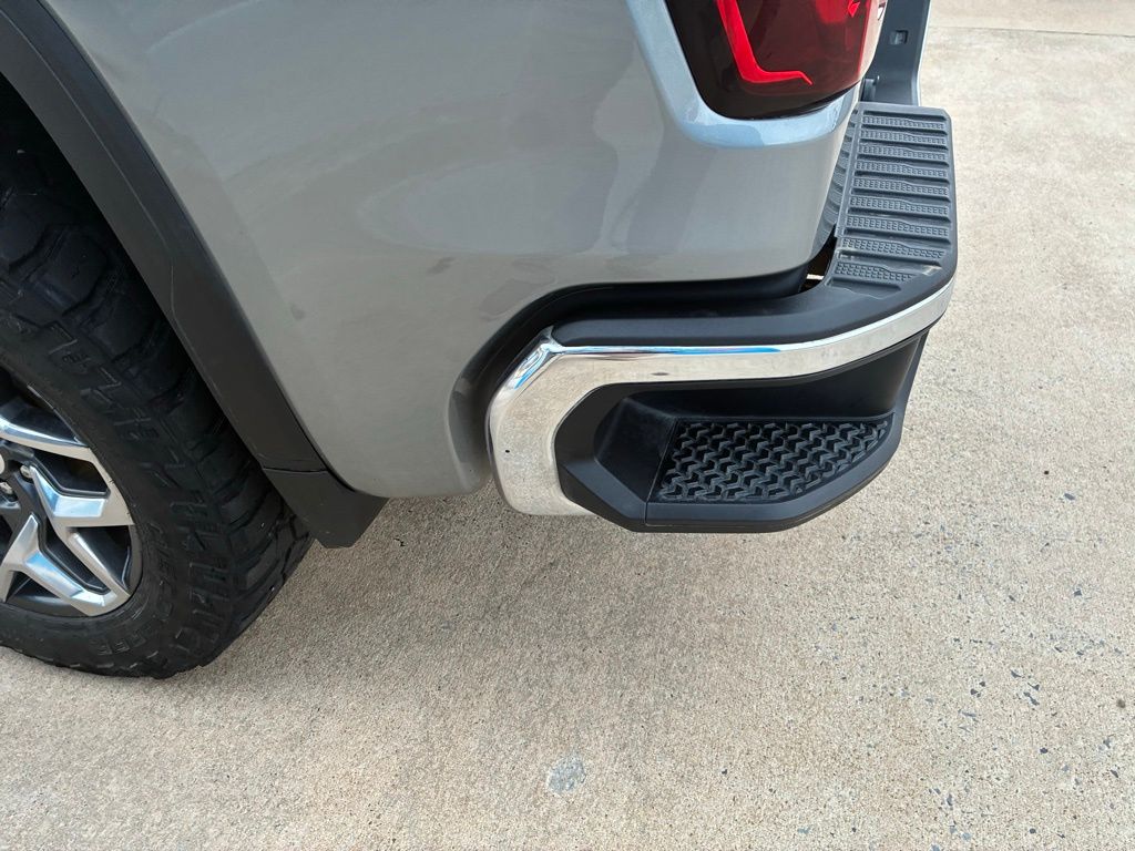 2023 GMC Sierra 1500 SLT - Photo 7