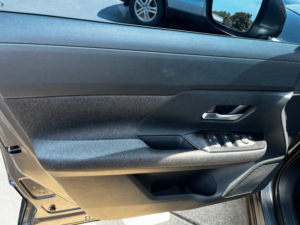 2025 Nissan Kicks SV photo 4