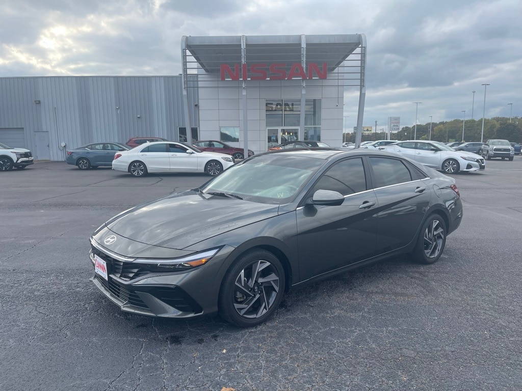 2024 Hyundai Elantra SEL's photo