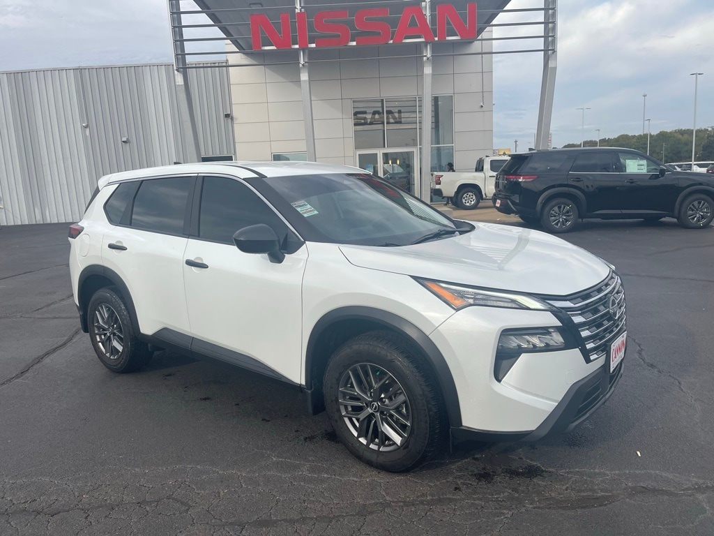 2025 Nissan Rogue S's photo