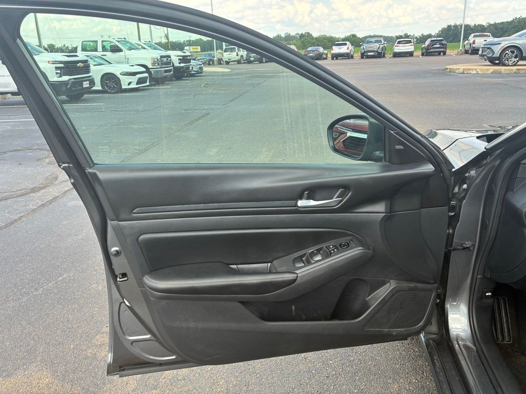 2025 Nissan Altima SV - Photo 7