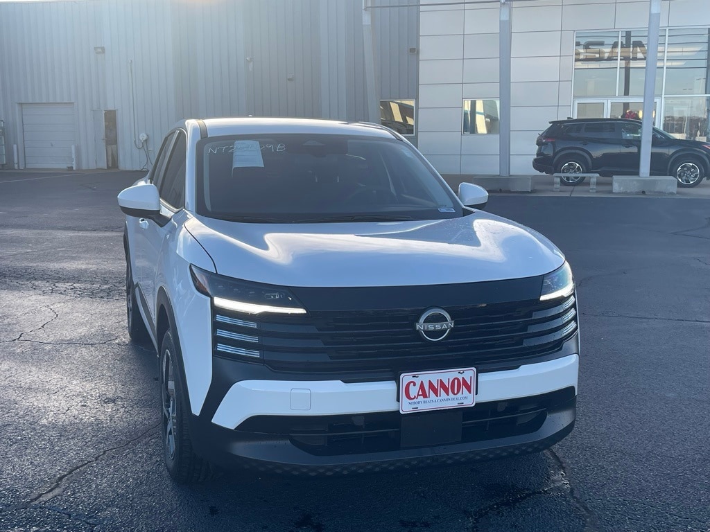 2025 Nissan Kicks SV's photo